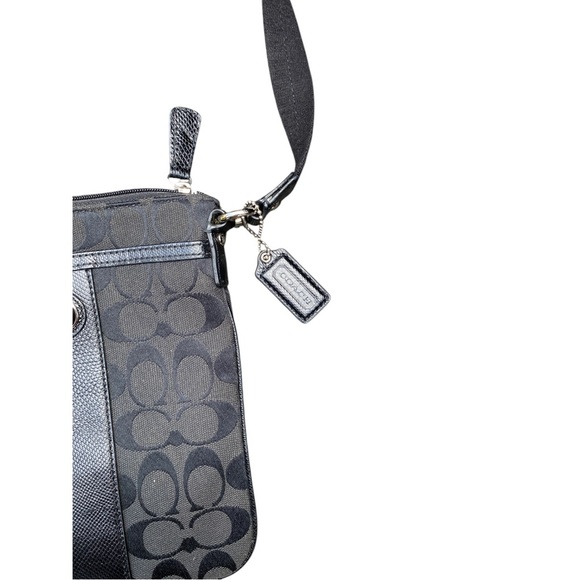Coach Black Crossbody Bag with Structured Design - Picture 4 of 7